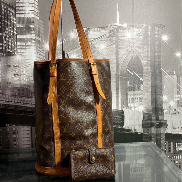 Authentic Louis Vuitton Monogram Bucket Bag and Louis Vuitton Kisslock Wallet - Picture 3 of 17